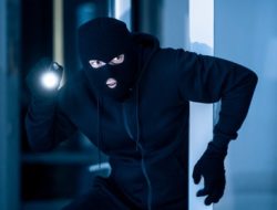 Karyawan Ekspedisi Curi 3 iPhone 17 di Gudang Bantul, Terancam Pasal 363 KUHP