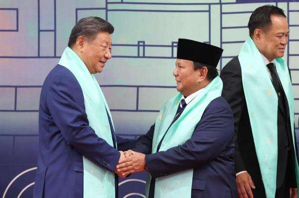 Prabowo dan Xi Jinping Berjabat Tangan di KTT APEC 2025, Bahas Kerja Sama Global