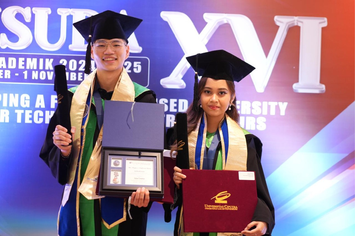 Wisuda XVI Universitas Ciputra Surabaya: 1.162 Lulusan Entrepreneur Siap Hadapi Era AI