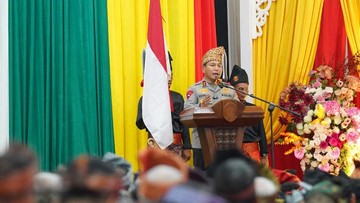 Kapolda Riau Hadiri Pengukuhan 444 Hulubalang LAMR Pelalawan, Jadi Penjaga Adat & Alam