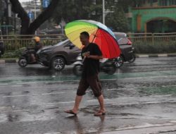 BMKG Peringatkan Hujan Ekstrem Sepekan ke Depan, Waspada 6 Wilayah Ini