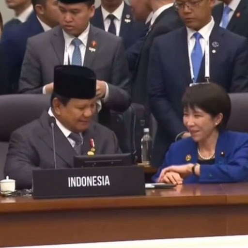Viral Momen Sanae Takaichi Geser Kursi Dekati Prabowo di APEC 2025, Apa yang Dibicarakan?