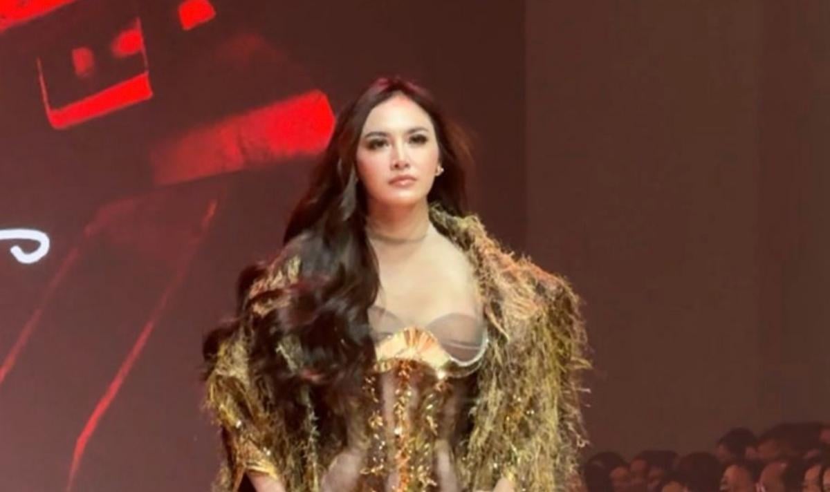 Mahalini Tampil Anggun di Jakarta Fashion Week 2026, Kolaborasi dengan Desainer Lisa Ju Bikin Speechless