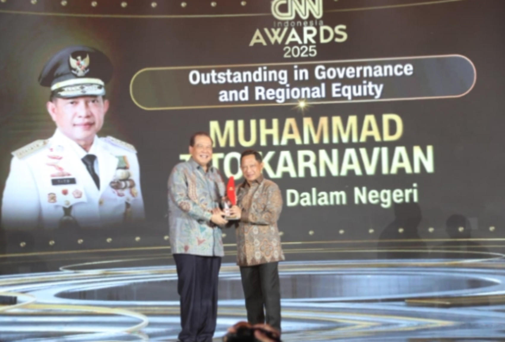 Mendagri Tito Karnavian Raih Penghargaan CNN Indonesia Awards 2025: Prestasi di Bidang Tata Kelola Pemerintahan