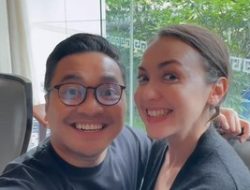 Rianti Cartwright Naik Gunung Bromo Sendirian, Ini Cerita & Tipsnya