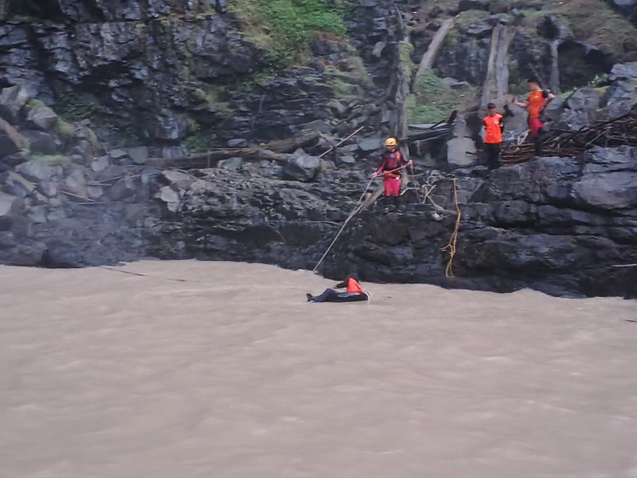 Remaja 16 Tahun Tenggelam di Sungai Curug Besemah Pagaralam, Pencarian Dilanjutkan Besok