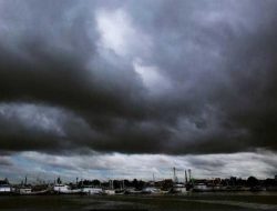 BMKG Prediksi Puncak Musim Hujan 2025-2026: Waspada Cuaca Ekstrem Desember-Januari