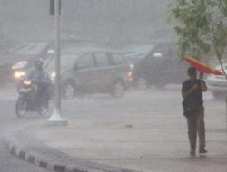 BMKG Imbau Warga Tak Keluar Rumah Saat Hujan Ekstrem, Ini Langkah Antisipasinya