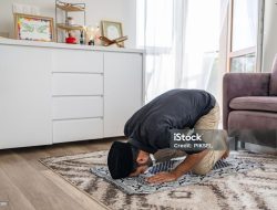 Sholat Adalah Kunci Surga: Penjelasan Logis & Dalil Hadits Shahih