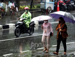 Prakiraan Cuaca Jakarta Hari Ini 2 November 2025: Siang & Sore Hujan Lebat