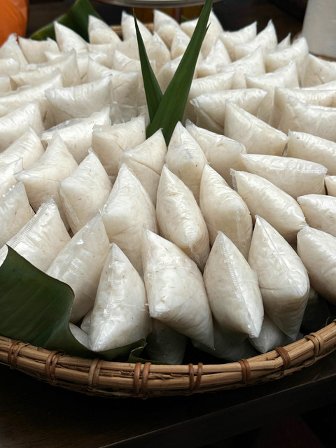 Bahaya Lontong Dibungkus Plastik: Risiko Kanker dan Gangguan Hormon