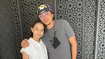 Engku Emran dan Putri Jemputan Kampus Pakai Outfit Kembar, Netizen: Nggak Sengaja!