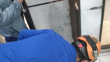 Balita 2,5 Tahun Terjepit Pintu di Puskesmas Tugu Depok, Begini Kronologi Evakuasi Damkar