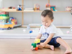 Anak Suka Main Sendiri? Ini 5 Manfaat & Tanda Perlu Orang Tua Ikut Campur