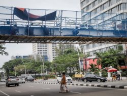 JPO Gambir Ditutup Sementara, Pejalan Kaki Diimbau Hati-Hati