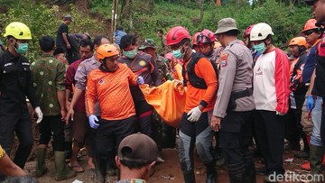 Korban Tewas Longsor Trenggalek: 4 Meninggal Dunia, 1 Selamat