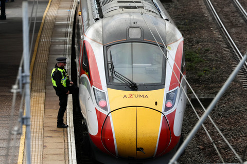 Penusukan Massal di Kereta London: 10 Korban, 2 Pelaku Ditangkap, Kronologi & Respons Polisi