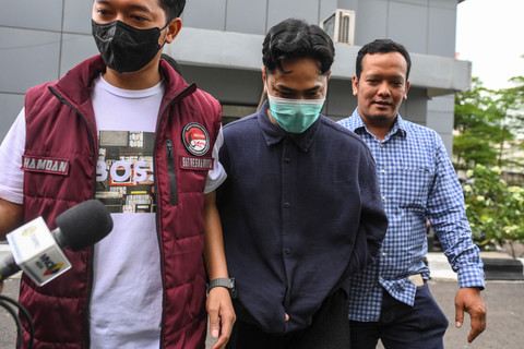 Onadio Leonardo Jalani Pemeriksaan Kesehatan di Polres Metro Jakarta Barat Terkait Kasus Narkoba