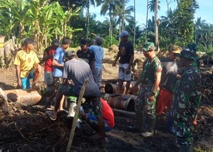 Satgas TMMD ke-126 Kodim Tidore & Warga Tanam Jagung di Lahan Ketahanan Pangan