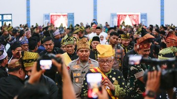 Polda Riau Perkuat LAMR: 444 Hulubalang Pelalawan Dikukuhkan Jadi Penjaga Adat & Keamanan