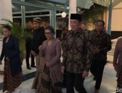 Jokowi dan Gibran Melayat ke Keraton Solo, Doakan Almarhum PB XIII