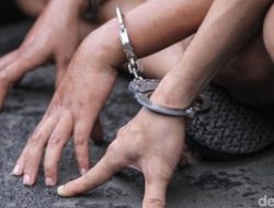 2 Pelaku Pencurian Paket Kurir Lagi Shalat di Tambora Dibekuk, Begini Kronologinya