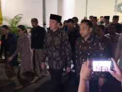 Presiden Jokowi Melayat Jenazah Pakubuwono XIII di Keraton Solo, Sampaikan Duka Cita