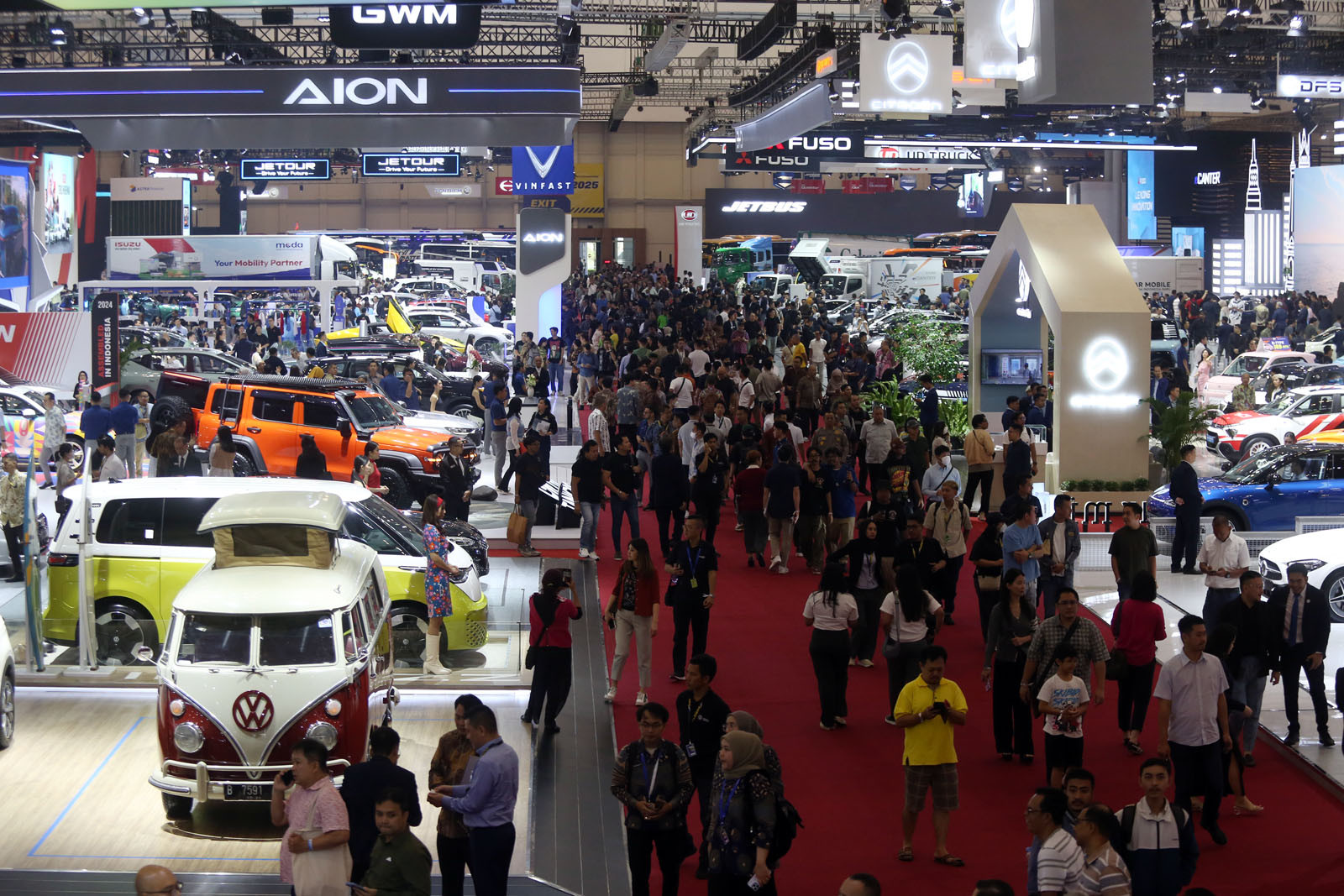 Strategi Bertahan Industri Otomotif di Era VUCA: Kunci Adaptasi Menurut Pakar ITB