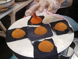 Putu Cangkir Makassar: Jajanan Tradisional yang Terancam Punah dan Kisah Pilu di Baliknya