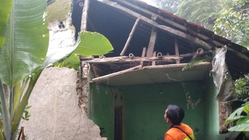 Dinding Rumah Jebol Diterjang Angin Kencang di Leuwisadeng Bogor, Ini Kronologinya
