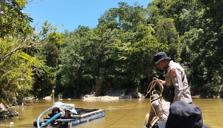 Polisi Gerebek Tambang Emas Ilegal di Sungai Setingkat Riau, 7 Rakit Disita