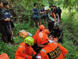 Remaja Terpeleset Saat Turun dari Bukit Klotok Kediri, Ini Kronologi Evakuasi BPBD