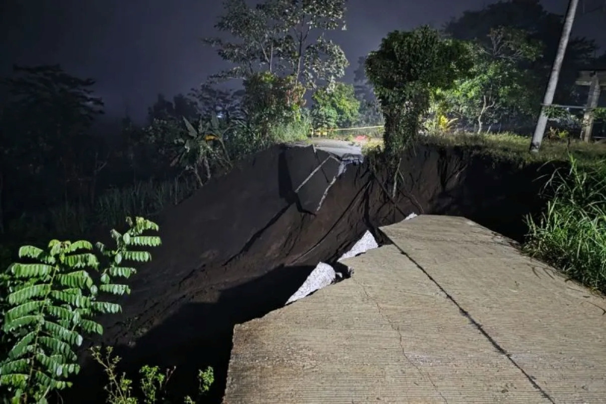 Longsor Tulungagung Putus Jalan, Akses Pengangkutan Susu & Hasil Tani Terhambat