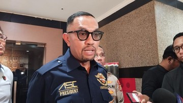 Detik-Detik Mencekam Ahmad Sahroni Sembunyi di Plafon Saat Rumah Dijarah Massa
