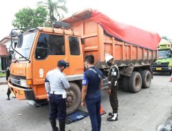 Larangan Truk ODOL Jabar 2026: Dampak Biaya Logistik & Harga Sembako Menurut Aptrindo