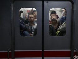 Presiden Prabowo Perintahkan KAI Tambah Gerbong & Tingkatkan Layanan KRL Jabodetabek