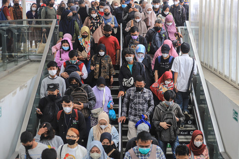 Presiden Prabowo Perintahkan KAI Atasi KRL Terlalu Padat, Tambah Gerbong Baru