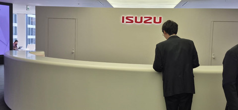 Transformasi Isuzu 2030: Strategi, Inovasi & Peran Indonesia