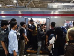 Presiden Prabowo Perintahkan KAI Tambah Gerbong KRL, Targetkan Pengoperasian Penuh 2026