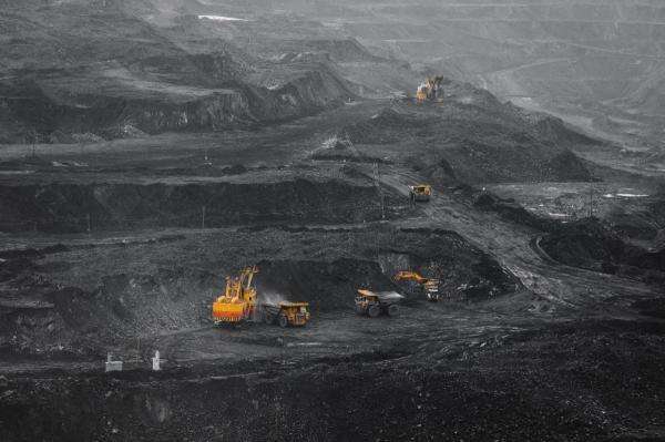 Portofolio Alpha Picks UOB Kay Hian November 2025: Sektor Tambang Jadi Andalan, AADI & ENRG Masuk