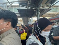 KRL Green Line Rangkasbitung-Tanah Abang Pagi Ini: Padat & Bahaya, Penumpang Mengeluh