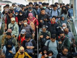 Presiden Prabowo Perintahkan Tambah Gerbong KRL, Solusi Kepadatan Stasiun Tanah Abang