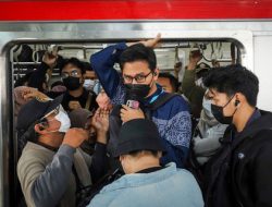 Kepadatan Ekstrem Stasiun Manggarai: Prabowo Minta Tambah Gerbong KRL