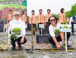 Gubernur Khofifah & Kaka Slank Pimpin Aksi Tanam Mangrove di Bangkalan, Dukung Net Zero Emission