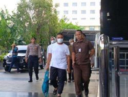 Gubernur Riau Abdul Wahid Ditangkap KPK: OTT di Riau, 10 Orang Diamankan