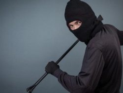 Maling Bobol Toko Kue & Frozen Food di Depok, Uang Rp 1 Juta Raib