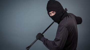 Maling Bobol Toko Kue & Frozen Food di Depok, Uang Rp 1 Juta Raib