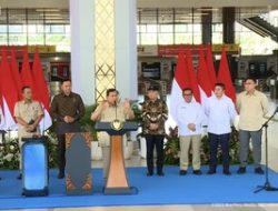 Prabowo Naik KRL Manggarai-Tanah Abang, Ungkap 486 Juta Penumpang Setahun