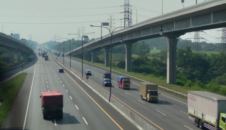 Kecelakaan Maut Tol Cikampek KM 68 Tewaskan Sopir, Diduga Akibat Mengantuk