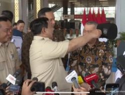 Prabowo Berkelakar Soal Rambut Dudy & Prasetyo: Momen Santai Usai Resmikan Stasiun Baru
